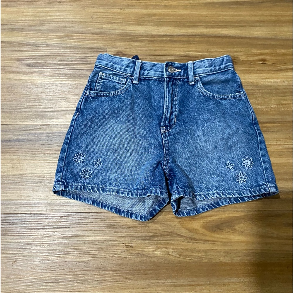 💙Embrodered kids GAP shorts💙